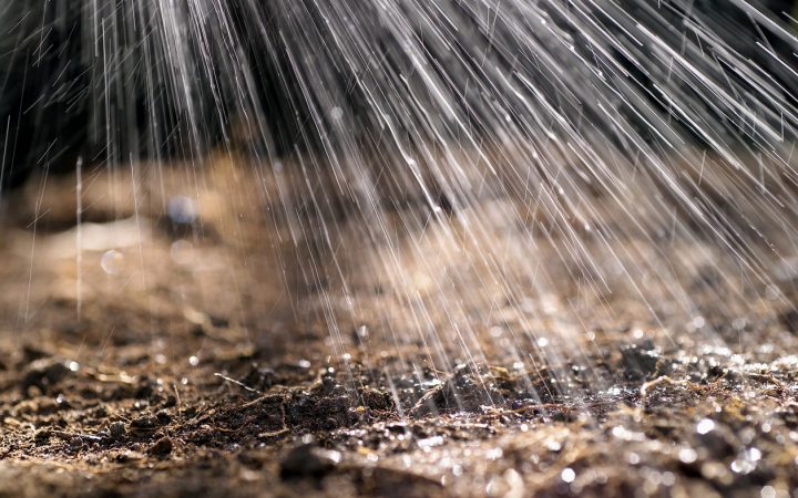 散水で粉じんを抑える３つの必須対策～解体工事の安全管理ガイド