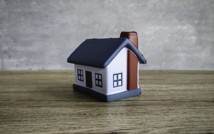 空き家の“解体する or しない”で売却価格はどう変わる？ 失敗しない決め方！