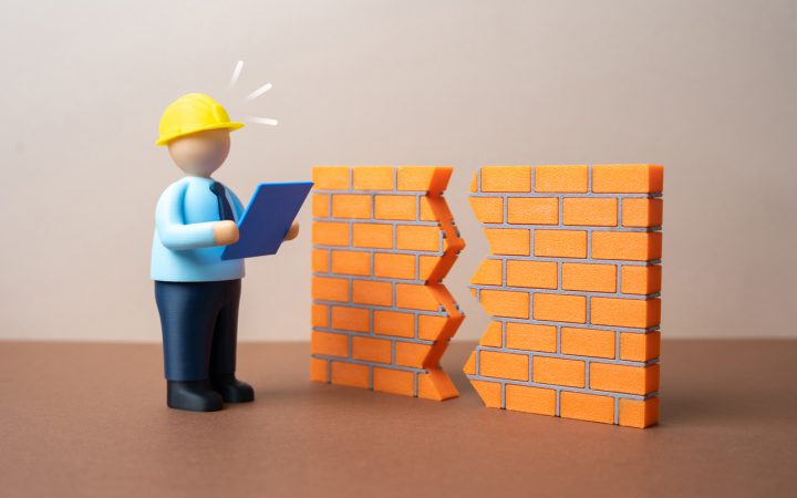 解体工事で事故が起きたら？ 損害賠償保険で家も自分も守る方法