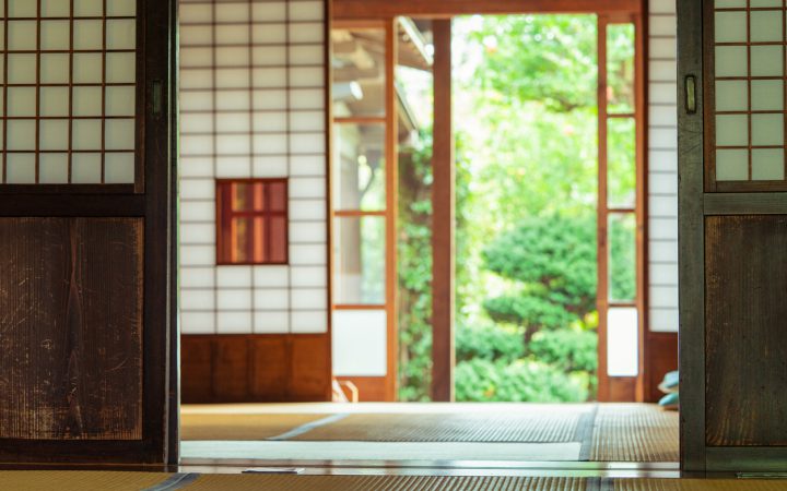 空き家を更地にすると固定資産税は上がる? 建物ありとの違いを比較